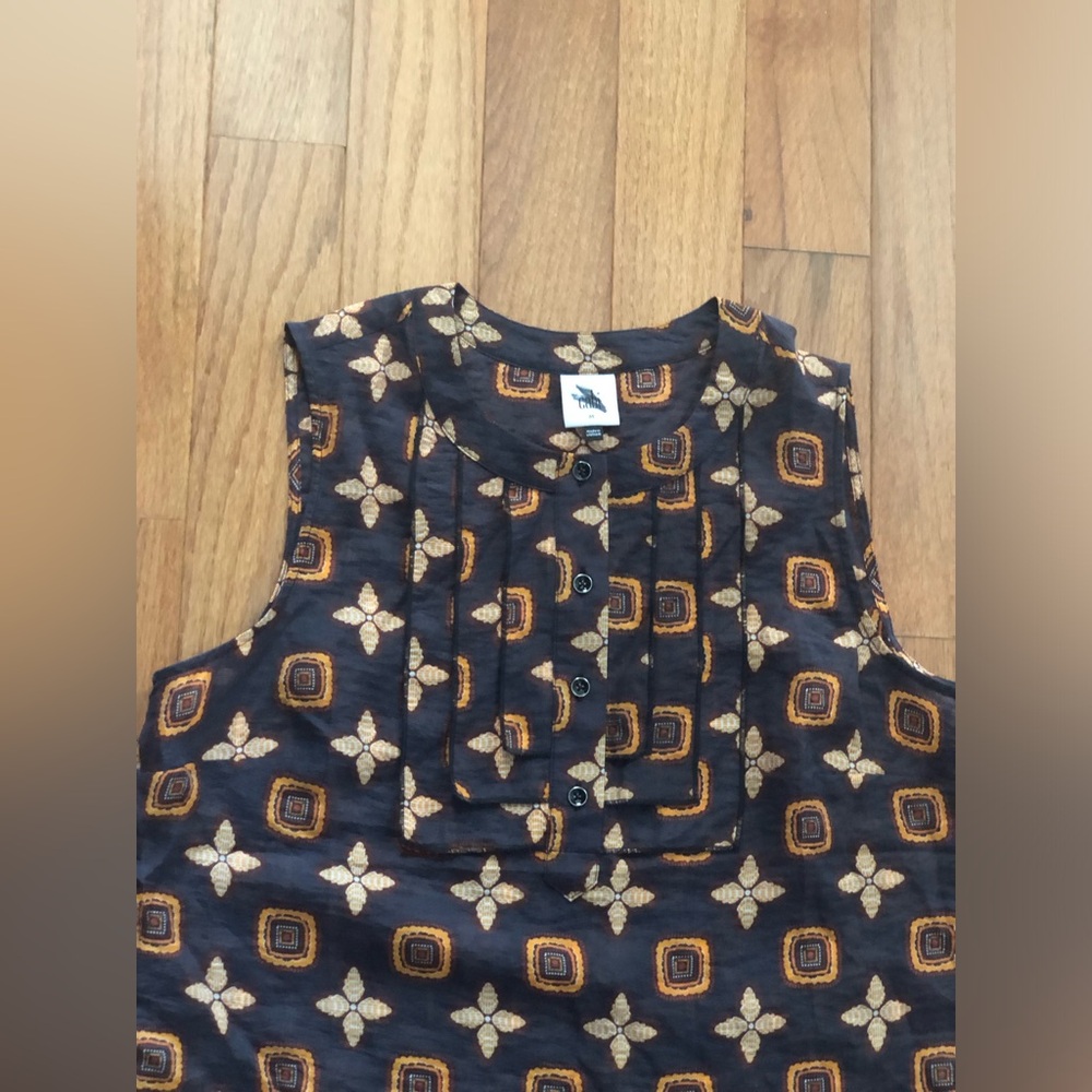 NWOT Cabi Louis Top Sleeveless Brown Tan Geometric Crew Neck Pleated Size Medium - Picture 5 of 9
